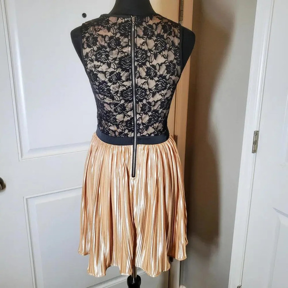 Rewind Lacey Sleeveless Pleated Skirt Party Dress Juniors Size Medium - Picture 3 of 12
